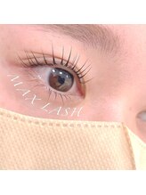 自まつ毛を最大限に長く見せる＆持続性高い技術が自慢！