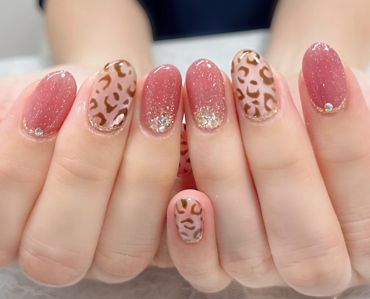 2025年秋トレンド】ヒョウ柄のネイルデザイン集｜人気順｜5