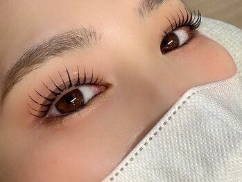 リリン(Ririn)の写真/大人気ラッシュリフトで自然に目力UP！下がりまつ毛の方やメイク時間を短縮したい方に★流行りの束感も◎