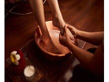 ソーレ シャングリラ(Sole Shangri-La)の雰囲気（Aromaが香る癒しの空間で足を温めて施術に移ります。）