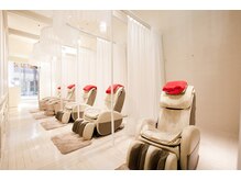 アイフラッシュ 阪急西宮ガーデンズ店(Eye Flash)の雰囲気(全席マッサージチェア完備★施術の合間にむくみケアも可能♪)