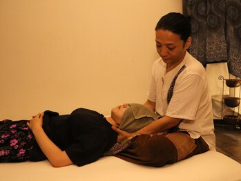 ロークマイ(LokMai)の写真/【本格タイ古式マッサージ】オールハンドの施術で首/肩/腰をじっくりほぐし日ごろの疲れを解消します◎