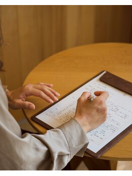鍼灸パルシェ/まずはカルテを書いて頂きます