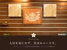 マハロ(mahalo)の雰囲気（ハワイアンミュージックが流れる店内♪）
