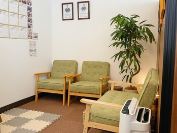 川西アクシス整体院(川西AXIS整体院)/落ち着いた雰囲気の待合です！