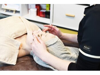 ワイシーハッチ(yc.hacci)/【くすみ改善と小顔効果も◎】