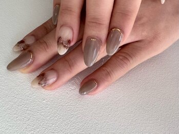 エムネイル(emu nail)の写真/ゆったりとくつろげるプライベート空間で、お悩みやご要望をしっかり伺いお客様の理想の指先を実現★