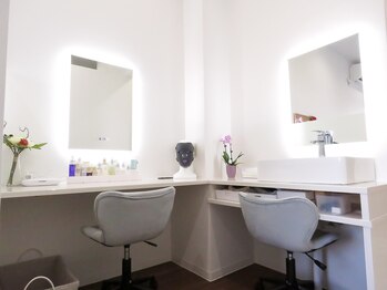 アリュール(Allure)/＞パウダールーム＜