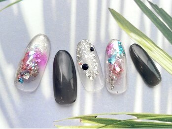 ターラ(Tara)/モードなカラフルシェルネイル