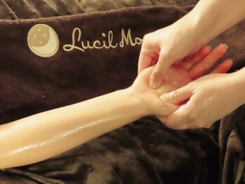 ルシルムーン 新宿野村ビル店(Lucil Moon)/高品質オイルで全身徹底ケア◎