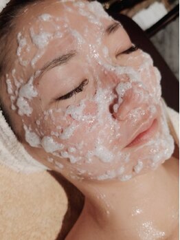 エステルクリア(esther clear)の写真/韓国発！フラッシュピールで古い角質をケアしながら肌質改善☆施術直後に白くツルツルのお肌を実感♪