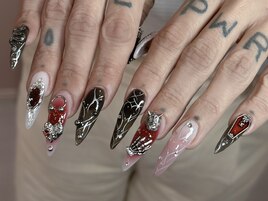 ブラック＆レッドアートネイル