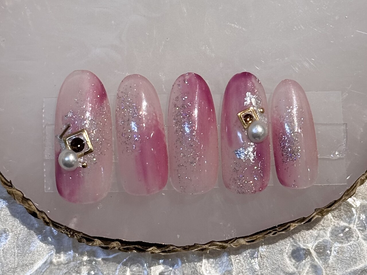 プラムカラーピンクマグネットニュアンスネイルチップ