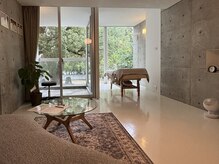 緑がゆれる静かな空間で頭と心をやわらかく整える。ほっとひと息