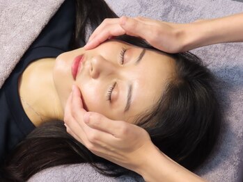 ヴィオーデ 弘前店の写真/【友人も注目】化粧では隠せないホウレイ線!経験豊富な熟練の技で頬、口元の美人筋を引き締め目立たせない!