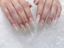 リリア(Riria)/ちゅるんゴールドラメネイル