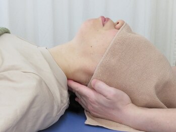 ほぐし処 松仁堂の写真/デスクワークやスマホ、車の運転・冷えでガチガチになった首・肩を、根本からフワッとラクに。