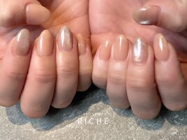 ピンクベージュのシンプルネイル