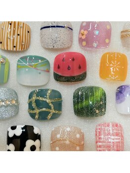 おかみねいる(okami nail)の写真/豊富な「おやゆび定額デザイン」で彩る足元！ワンカラーからデザインまで充実