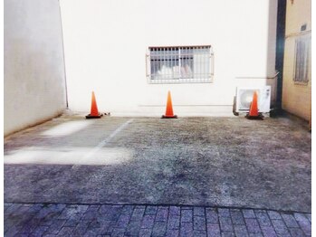 エフ(F...)/無料駐車場 完備【店舗横】