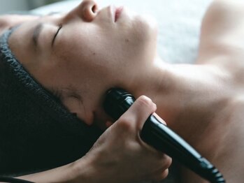 スガタパーセント(sugata%)の写真/【劇的小顔へ！】お顔の土台からしっかりケア◎むくんで滞った顔やたるみ/むくみを根本改善！