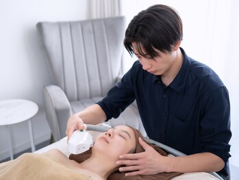 アブニールブリヨン/シミケア施術風景【シミケア】