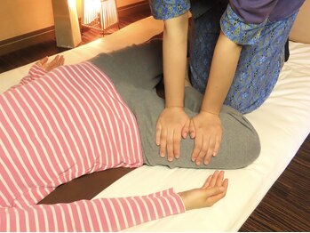 タイ古式リラクゼーション ナムヂャイ 弁天橋店(Namjai)/仰向けの施術