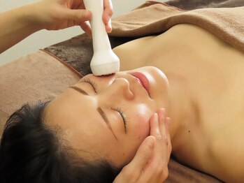 ラクレア(LA.CLAIRE)/ほんのり暖かい、リフトアップ!