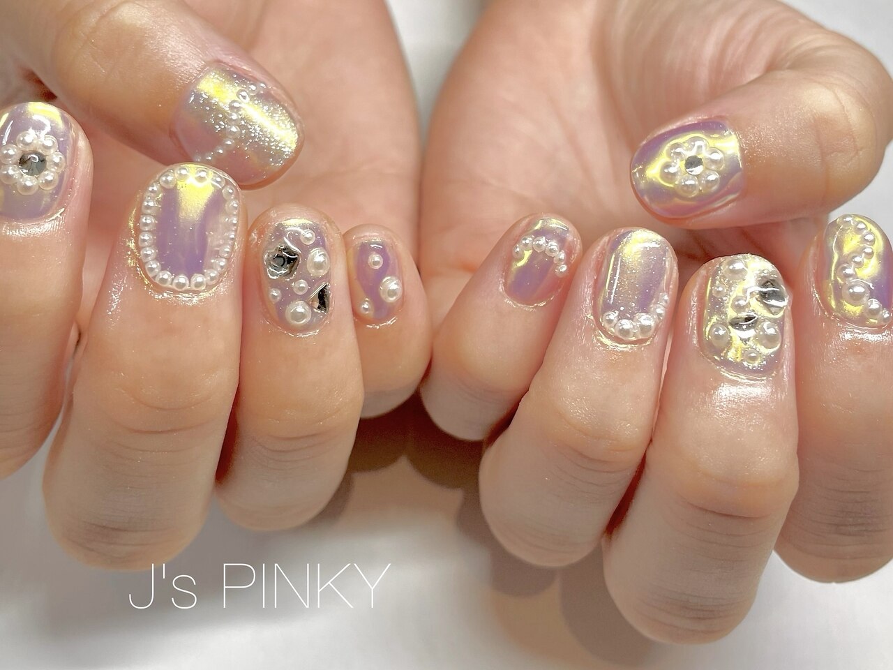 2026年冬トレンド】ホワイト ワンカラー ハンドのネイルデザイン集