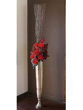 アールアンドビューティー(R&Beauty)/赤いバラもお出迎え☆