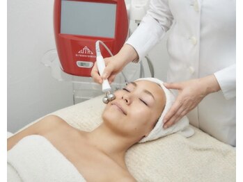 レナセール(Renacer)/小顔筋膜ケアでリフトアップ!