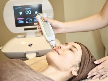 アムールドゥ 麻布十番(Amour deux)の写真/輪郭を整える<韓国RF輪郭管理>たるみ・顎下・ほうれい線を熱エネルギーで徹底ケア＊サーマトリックス¥9900