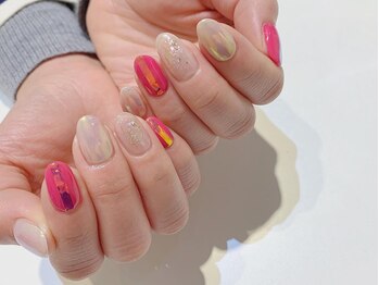 ネイルズ ララ(nails Lala)/ビビットなピンク。