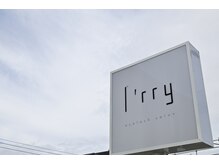 アイリー(i’rry)/サロン前に看板