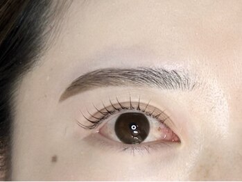 フルム 京都駅前店(Heuleum)の写真/シンプルながらも上品なワンランク上の目元へ♪洗練されたオシャレ空間でリラックスしながら美しく★