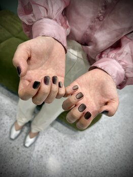 モツヲネイル(motsu.O! NAIL)/ブラウン×ゴールドマグデザイン