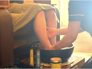 ユルリラ イロ(yururira iro)/【痩身1】温め・岩塩入り足湯