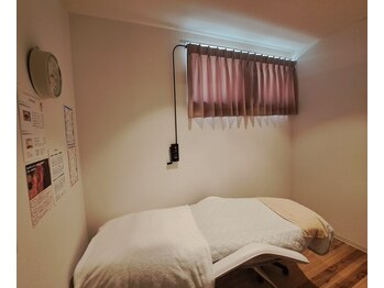 チェリー(Cherry)/マツパ/眉毛/耳ツボ施術ベッド