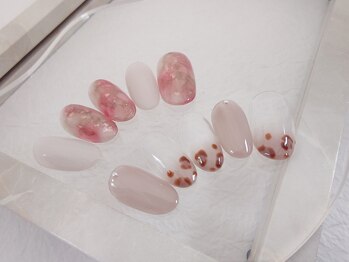 ディバイン ネイルズ(DIVINE NAILS)の写真/シンプルなのに可愛いトレンドネイルで、いつもの自分をアップデート♪お得なクーポンで気分もUP！