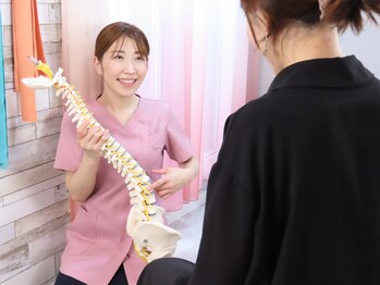 カイロプラクティックそらいろ/骨格模型で不調の原因をしっかり