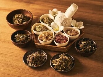 リゾートデバリ(ReSORT de BALI)の写真/【よもぎ蒸しで代謝&免疫力UP★】温めて血行や滞ったリンパの流れを改善!ツライ凝りやむくみも解消◎