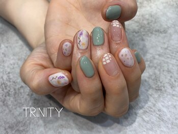 トリニティー(TRINITY)/花柄ネイル　by鈴木