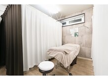 アンビューシル 錦糸町店(un beau cil)の雰囲気（半個室で施術いたします。[錦糸町/フラットラッシュ]）