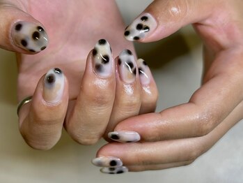 チルダ(tilde)/個性的マーブルネイル