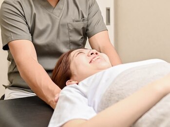 寝屋川キュア整骨院(cure整骨院)の写真/抱っこ・授乳の限界肩こりに！【産後ママ専門】深部整体×骨盤矯正で歪みを整え最新マシンで戻らない身体へ