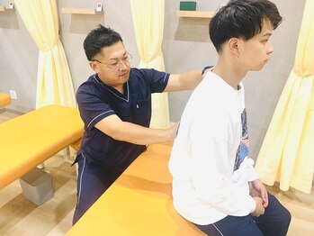 グロウアップ鍼灸整骨院 大津京駅前(GROWUP鍼灸整骨院)/身体の歪みや状態をチェック