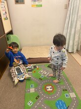 子育てママの整体サロン/施術中のお子様の様子