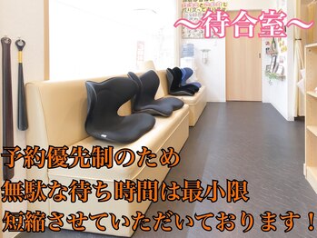 なごみの森接骨院 コーナン鎌倉大船院/待合室