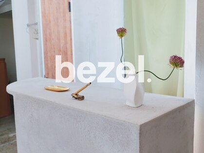 ベゼル(bezel.)の写真