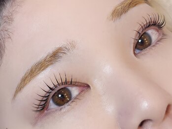 プティ アイビューティ 北浜店(peTiT eyebeauty)/まつげパーマ/束感まつげ/マツパ